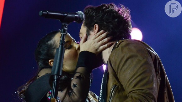 Maiara e o namorado, Fernando Zor, cantaram juntos durante show em Americana, interior de São Paulo