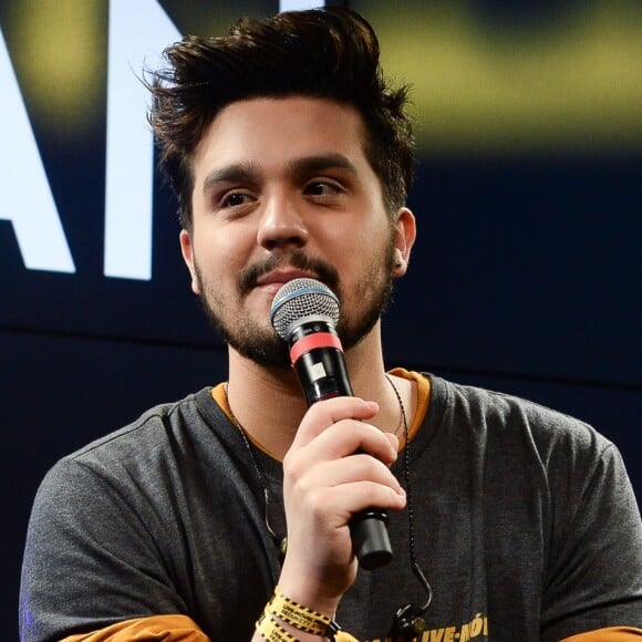 Luan Santana convida criança para subir ao palco neste domingo, dia 16 de junho de 2019