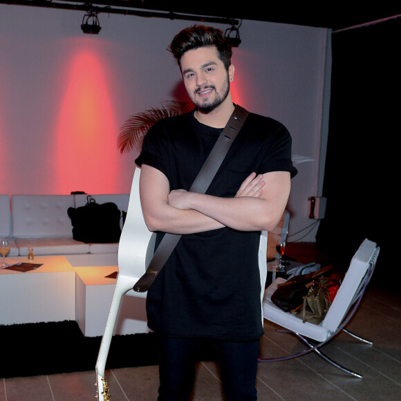 Luan Santana cantou junto com a minifã neste domingo, dia 16 de junho de 2019