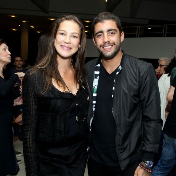 Luana Piovani está separada do surfista Pedro Scooby