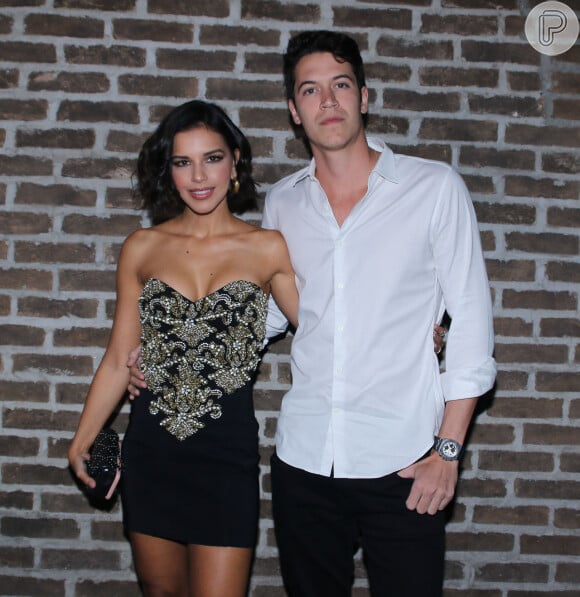 Mariana Rios afasta rumor de fim de noivado com Lucas Kalil