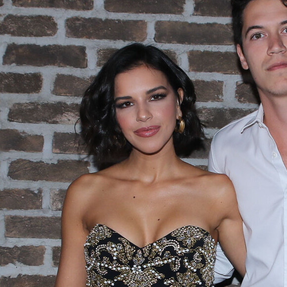 Mariana Rios apostou em vestido curto e sexy para festa com o noivo, Lucas Kalil