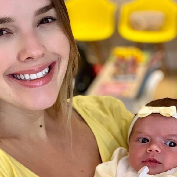 Filha de Thaeme, Liz usou vestido de caipira para comemorar 2 meses nesta quinta-feira, 20 de junho de 2019