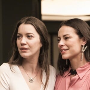Fabiana (Nathalia Dill) e Vivi (Paolla Oliveira) caem no tapa na novela 'A Dona do Pedaço''