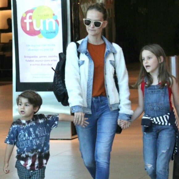 Filhos de Fernanda Rodrigues tiveram manhã de compras com a mãe em shopping do Rio nesta sexta-feira, 21 de março de 2019
