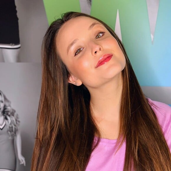 Larissa Manoela disse que a primeira vez aconteceu naturalmente