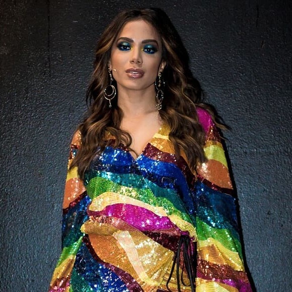 Anitta se defendeu após não aparecer sorridente com fãs em vídeo no começo da manhã: 'Às seis da manhã quando chego em um lugar não consigo bater palma porque não dormi, não estou descansada'