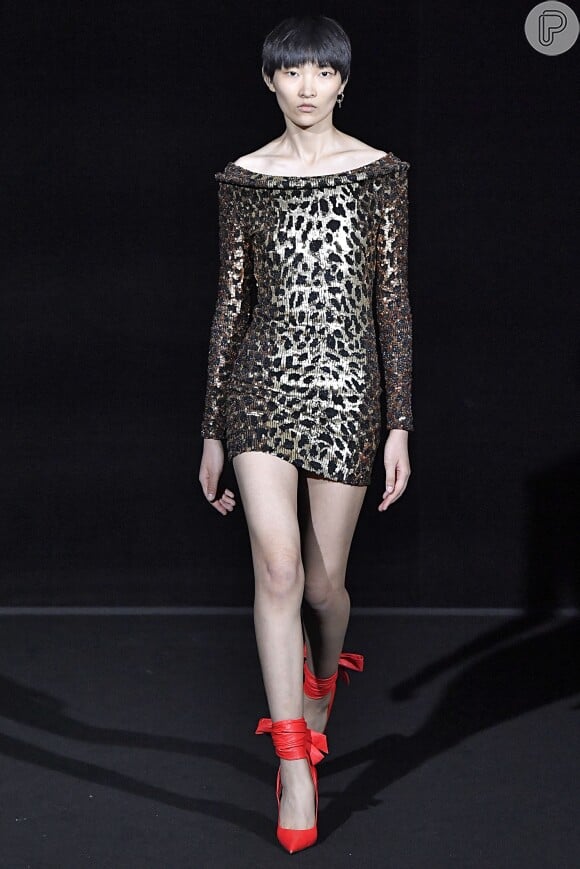 Comprimentos míni de volta à moda: vestido supercurto em animal print com brilho da Balenciaga