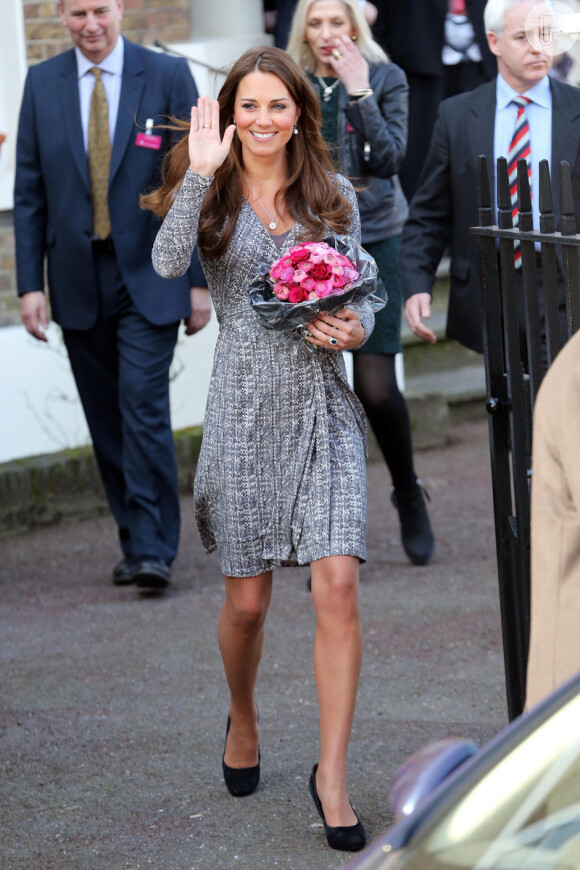 Kate Middleton usa um vestido da grife MaxMara