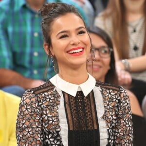 Pela França, Bruna Marquezine quer festa junina no Brasil: 'Vou fazer uma em casa nem que seja pra mim e duas pessoas quando voltar'