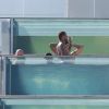 Neymar aproveitou a estadia pelo Rio de Janeiro para curtir um churrasco e piscina com os amigos