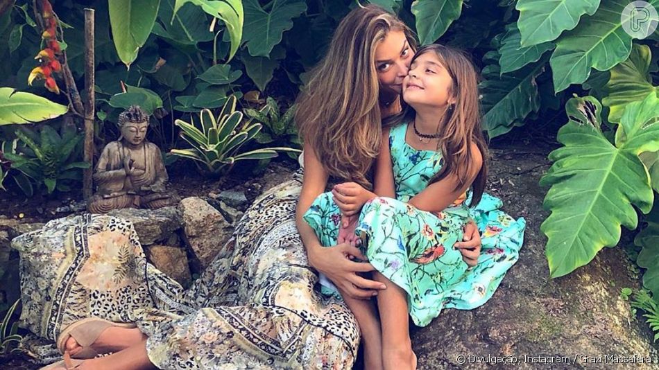 Grazi Massafera posa ao lado da filha, Sofia, de 7 anos, em 30 de junho de 2019