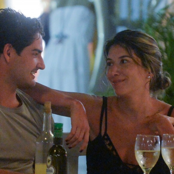 Rebeca Abravanel e Alexandre Pato assumiram o relacionamento em dezembro durante viagem a Bahia