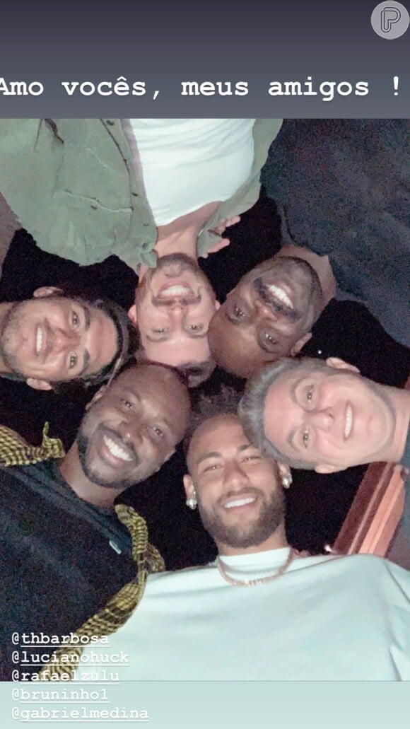 Neymar postou foto com a 'diretoria': Luciano Huck, Gabriel Medina, Rafael Zulu, Bruno Rezende e Luciano Huck