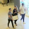 Kelly Key e o marido, Mico Freitas, vão às compras no shopping Village Mall, na Barra da Tijuca, zona oeste do Rio de Janeiro, na tarde desta quarta-feira, 03 de julho de 2019