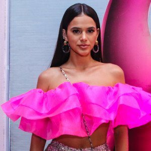 Bruna Marquezine apostou em look moderno e inspirador para after party com famosas
