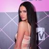 Bruna Marquezine usou look semelhante ao estilo adotado pelo clã Kardashian-Jenner para o pink carpet do MTV MIAW 2019