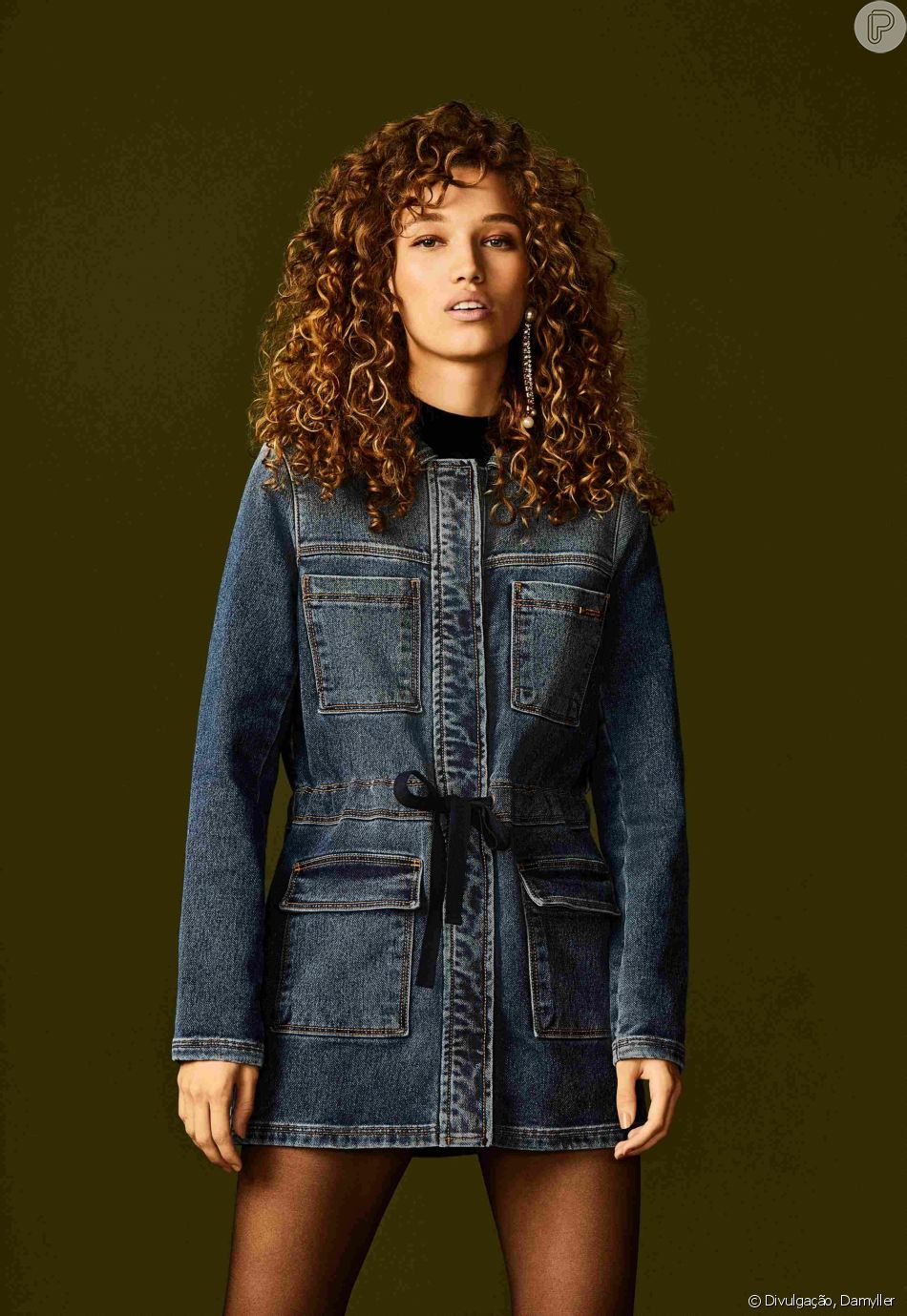 vestido rodado com jaqueta jeans