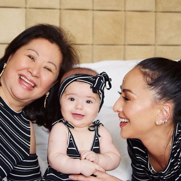 Filha de Sabrina Sato, Zoe ganhou elogios ao se divertir com a boneca da Mônica, presente de Maurício de Sousa: 'Muito inteligente'