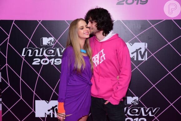 Isabella Scherer e Fiuk assumiram namoro e foram juntos ao MTV MIAW