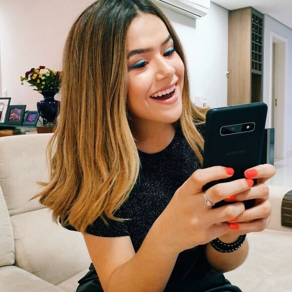 Maisa foi comparada a Shakira e a Whindersson Nunes em foto nesta segunda (08)