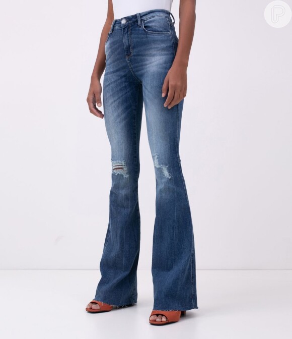 Jeans flare é atemporal. Esse é da Renner, de R$ 119,90 por R$ 79,90
