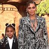 Beyoncé chegou de mãos dadas com a filha, Blue Yvi, na estreia do filme 'O Rei Leão'