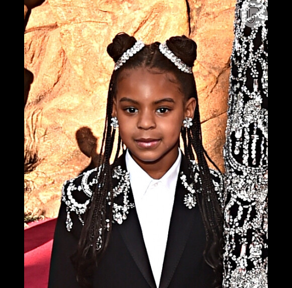 Filha de Jay-Z e Beyoncé, Blue Yvi roubou a cena com com coque duplo, alto e no estilo half bun