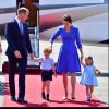Príncipe George apareceu com look combinando com o da família em viagem real