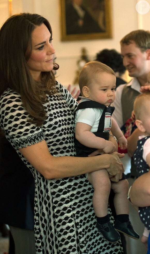 Nos primeiros meses de vida, George já acompanhava a mãe, Kate Middleton, em seus compromissos