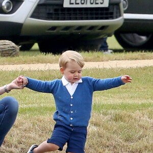 Príncipe George também é aventureiro: olha a pose dele nessa foto com a mãe, Kate Middleton