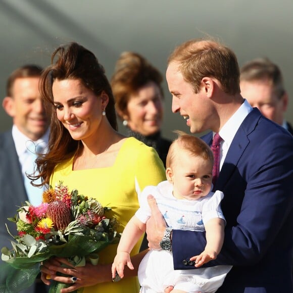 Príncipe George já viajava com pais desde bem pequeninho: olha que fofura ele na viagem à Irlanda!
