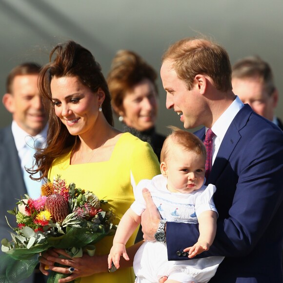 Príncipe George já viajava com pais desde bem pequeninho: olha que fofura ele na viagem à Irlanda!