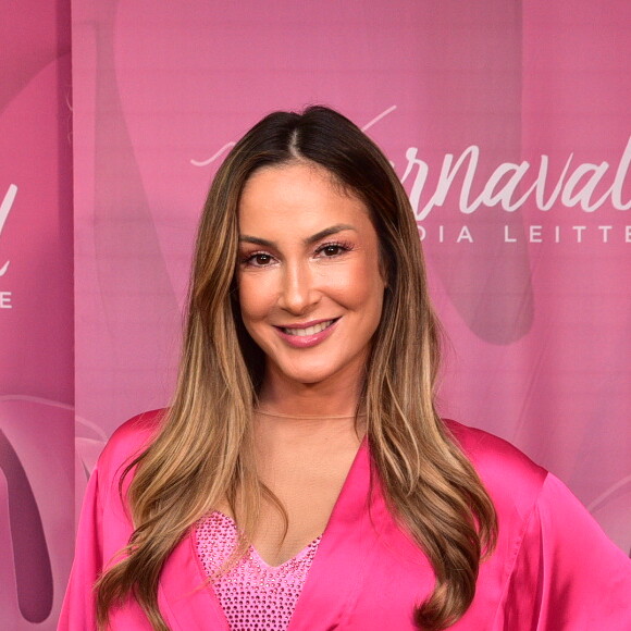Claudia Leitte reagiu após ser criticada por postar foto de batismo: 'Minha religião é Jesus, meu alimento é a Bíblia'