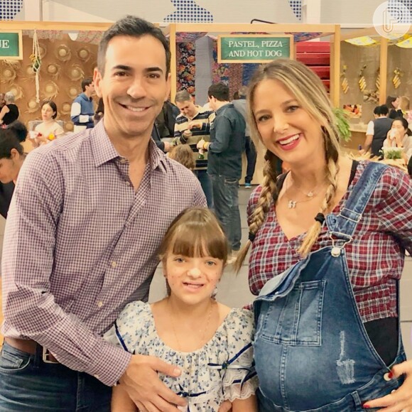 Ticiane Pinheiro, Cesar Tralli e Rafaella Justus receberam os parabéns por nascimento de Manuella