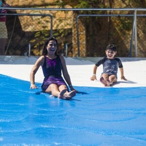 Wanessa não abre mão do seu lado criança no parque: 'Aqui eu gosto de me jogar nos brinquedos e nos tobogãs, então sempre uso maiô'