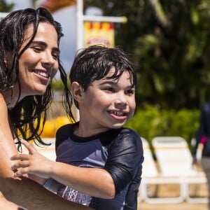 Wanessa explica que não abre mão do conforto para brincar com os filhos na água: 'É um tal de correr atrás de filho que não dá para ficar correndo riscos de aparecer nada'