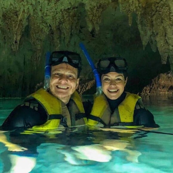 Thais Fersoza compartilha foto embaixo d'água com Michel Teló  no Instagram nesta quinta-feira, dia 18 de julho de 2019