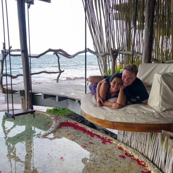 Michel Teló e Thais Fersoza aparecem apaixonados em foto publicada no Instagram nesta quinta-feira, dia 18 de julho de 2019