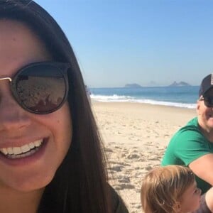 Michel Teló e Thais Fersoza compartilham fotos na praia em viagem  no Instagram nesta quinta-feira, dia 18 de julho de 2019