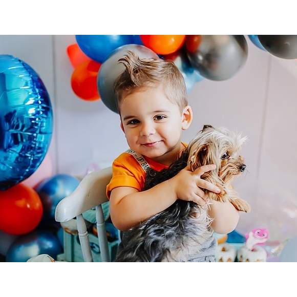 José Filho, filho do sertanejo Zé Neto, posou com o caõzinho Chico