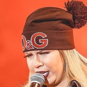 Marilia Mendonça aposta em macacão com gorro de grife para show nesta quinta-feira, dia 18 de julho de 2019