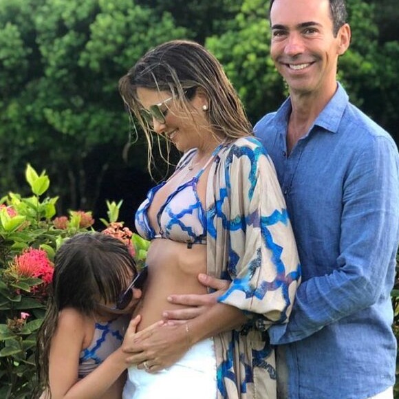 Ticiane Pinheiro celebra relação com a mãe em foto antiga publicada nesta quinta-feira, dia 18 de julho de 2019