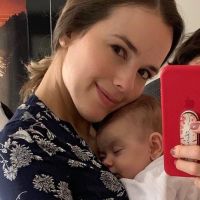 Thaeme comemora 3º mês de vida da filha, Liz, com foto da bebê: 'Amor mais puro'
