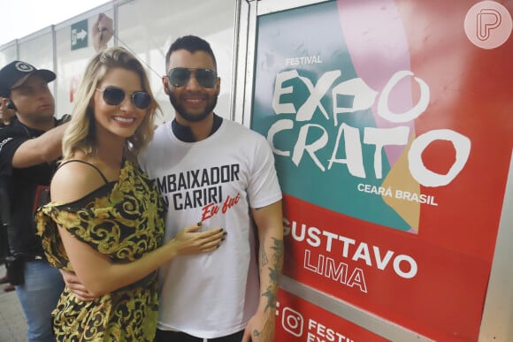 Andressa Suita posa com Gusttavo Lima após o show do cantor no Ceará