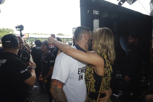 O cantor Gusttavo Lima ganhou beijo da mulher, Andressa Suita, após o fim de seu show no Crato, Ceará