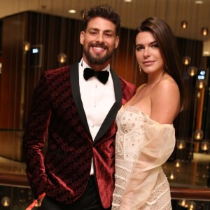 Cauã Reymond viajou com a mulher, Mariana Goldfarb, para Costa Rica