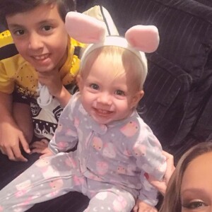 Eliana se diverte com os filhos, Arthur e Manuela, em fábrica de chocolate nesta quinta-feira, dia 01 de julho de 2019