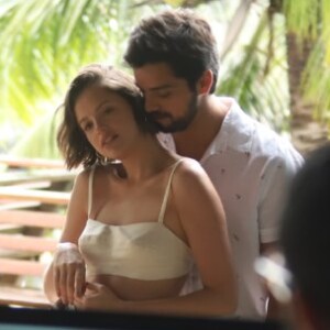 Agatha Moreira e Rodrigo Simas fotografaram campanha no Joá, Rio de Janeiro, neste domingo, 04 de agosto de 2019