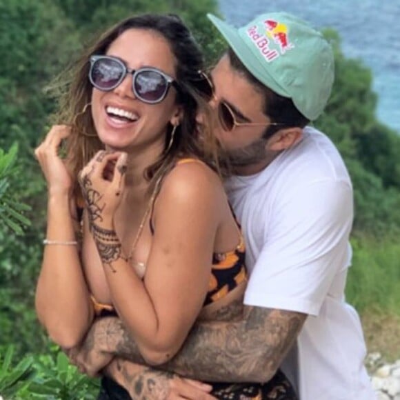 Anitta garantiu que Pedro Scooby compra 'presentes incríveis' para ela